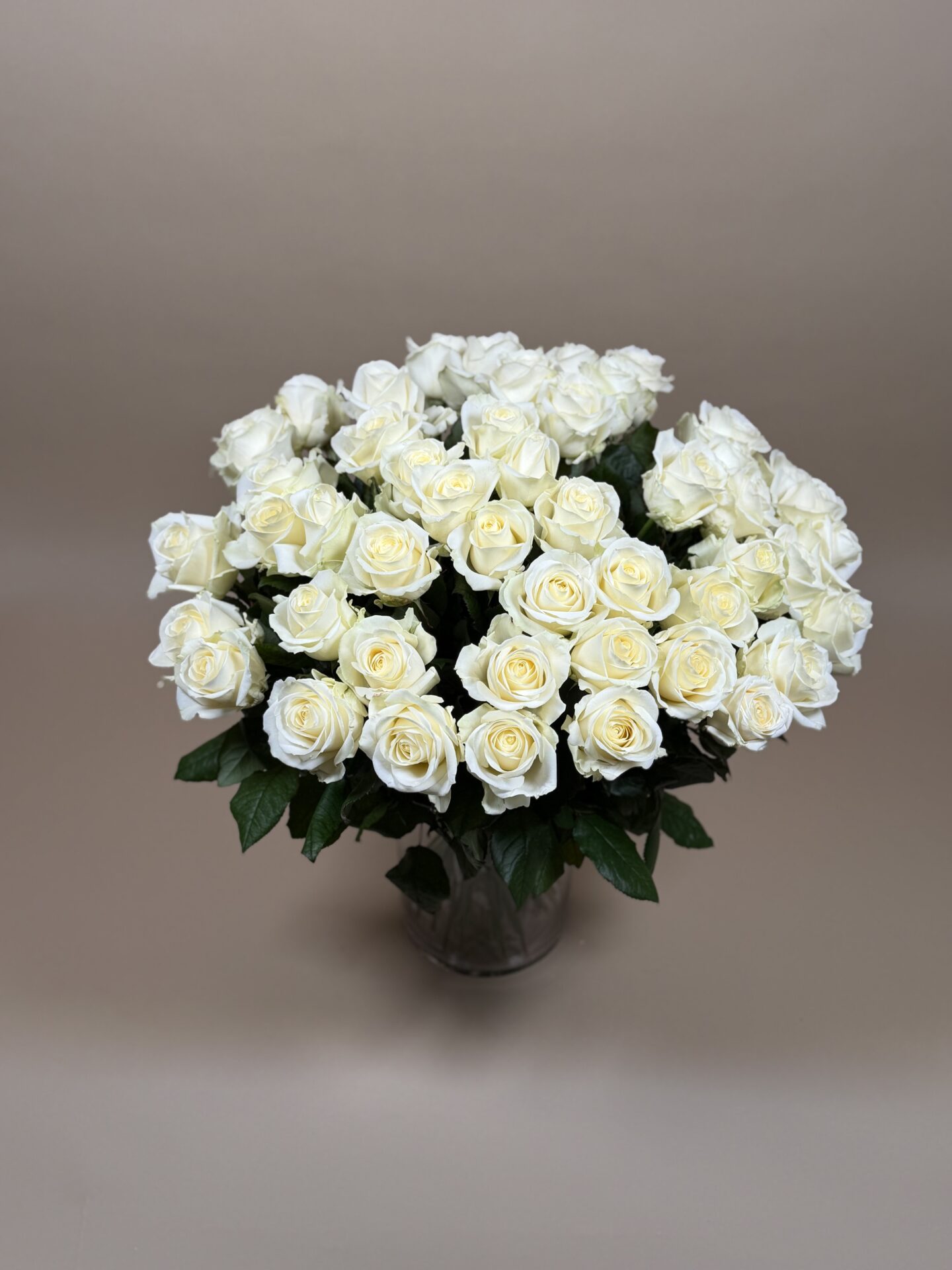 Composition de roses raffinées livrée à Courchevel station