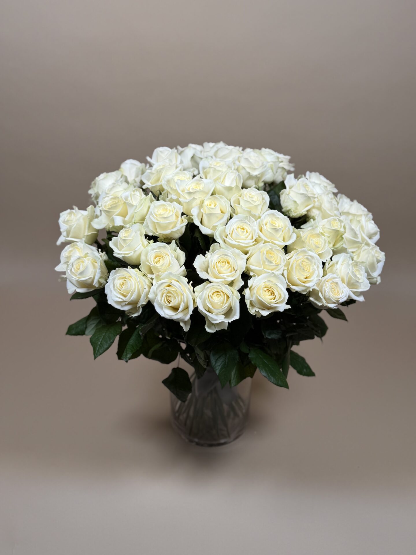 Roses fraîches en bouquet élégant pour livraison à Courchevel