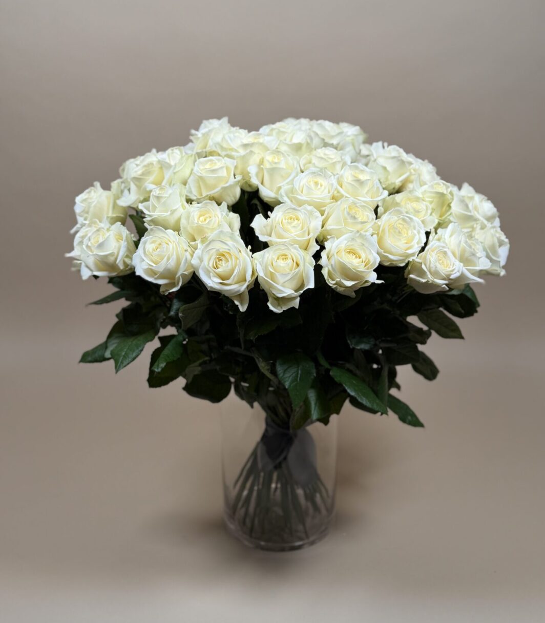 Bouquet de roses Bianca livré à Courchevel par artisan fleuriste