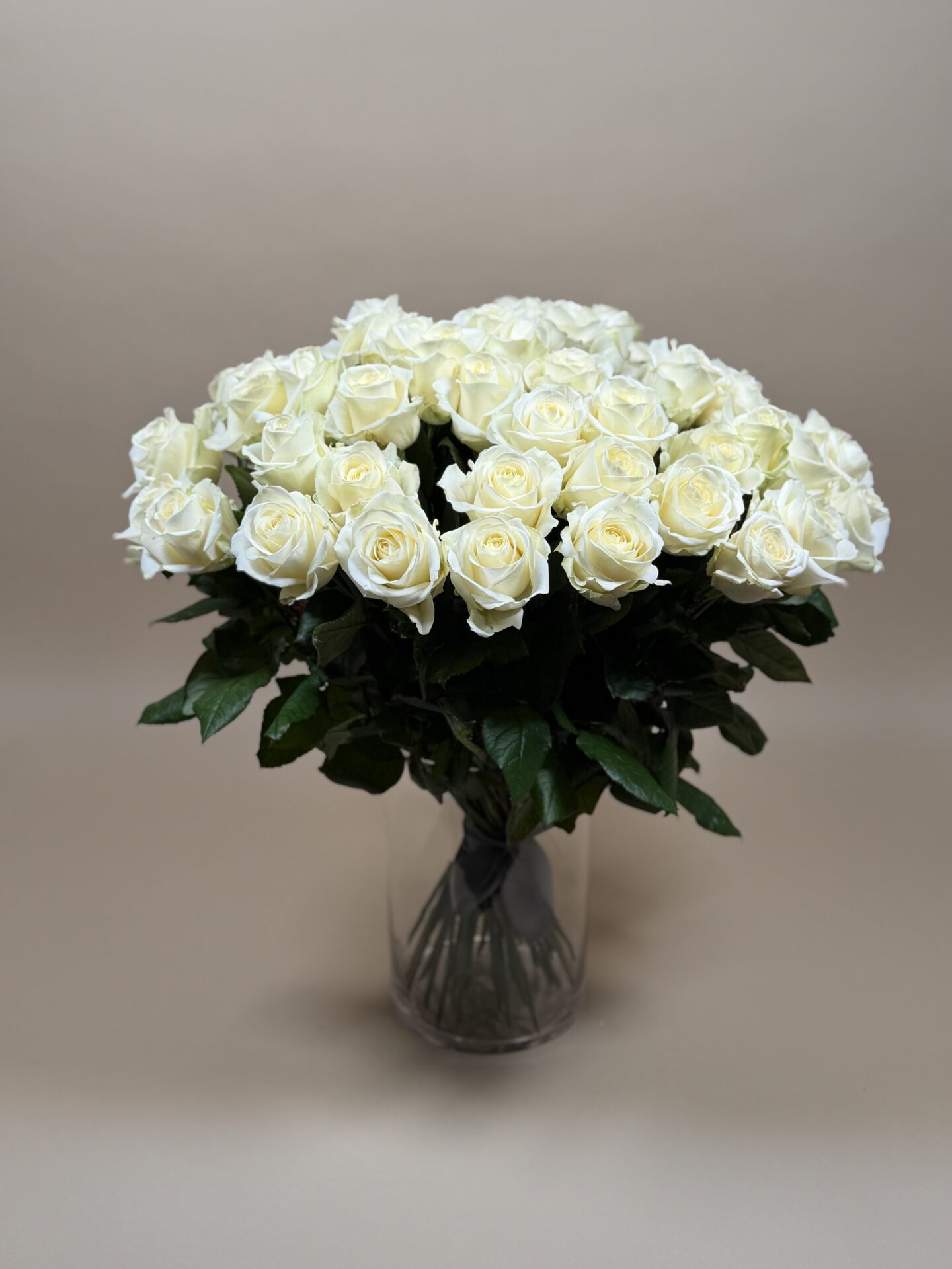 Bouquet de roses Bianca livré à Courchevel par artisan fleuriste