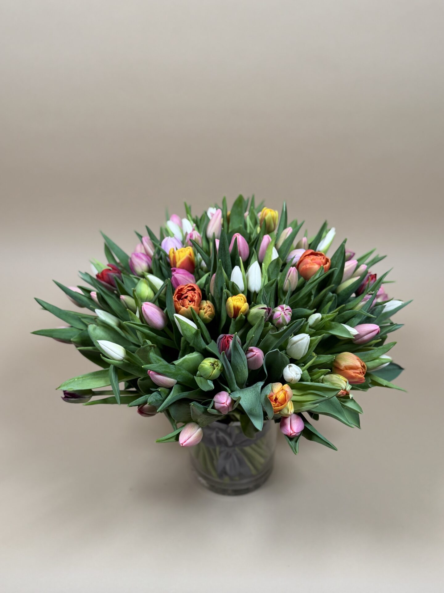 Bouquet floral rond élégant pour livraison à Courchevel