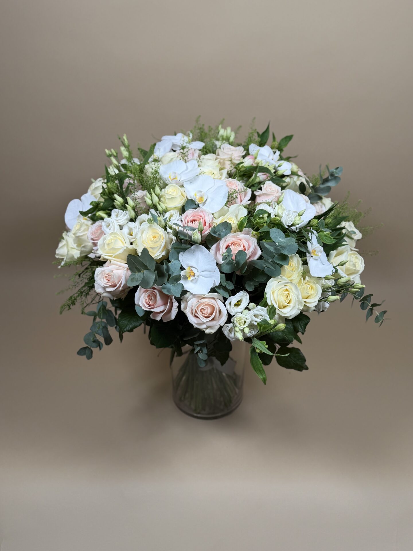 Composition florale grande hauteur pour livraison à Courchevel