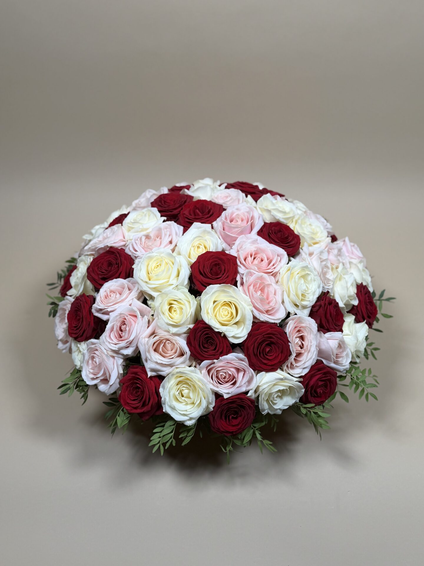 Arrangement floral raffiné pour livraison à Courchevel