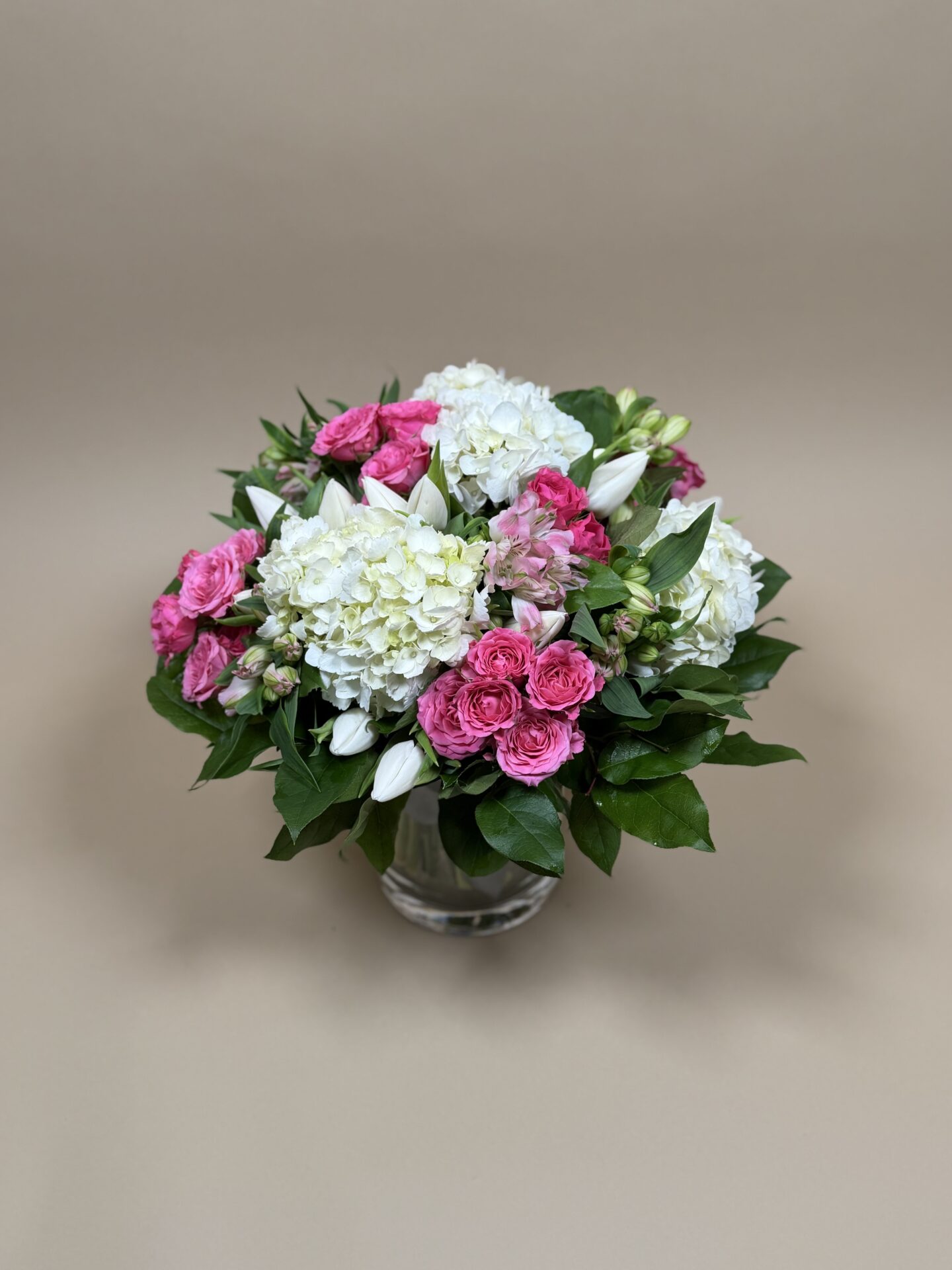 Création florale ronde élégante pour livraison à Courchevel