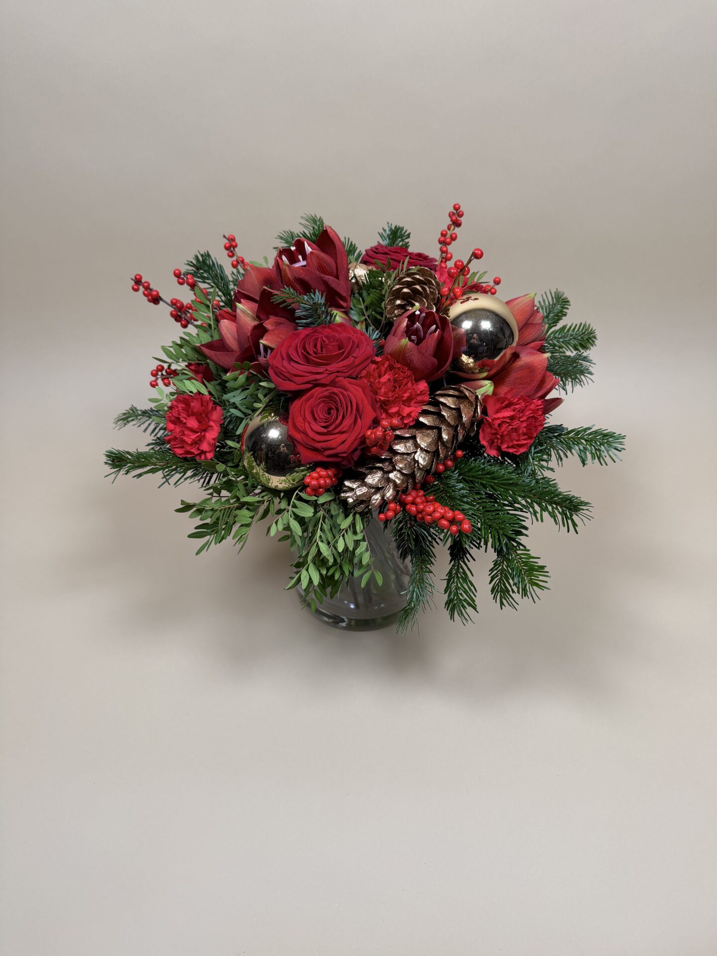 Bouquet floral rond aux tons équilibrés livré à Courchevel